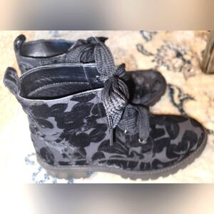 Shu Shop Black Velvet Design Boots size 39 (8 1/2)